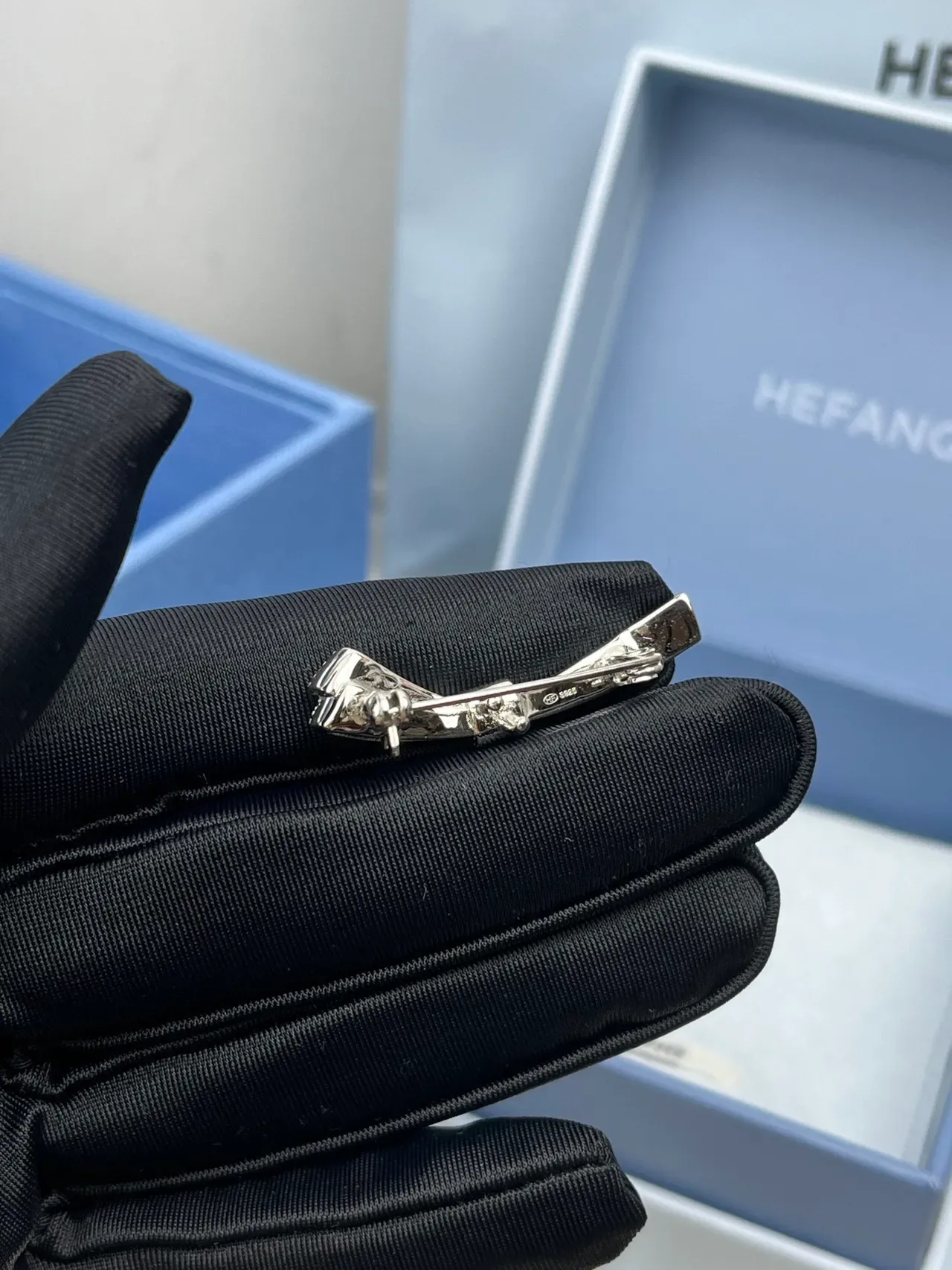 HEFANG Bow-Shaped Pavé-Crystal Silver-Tone Brooch 8