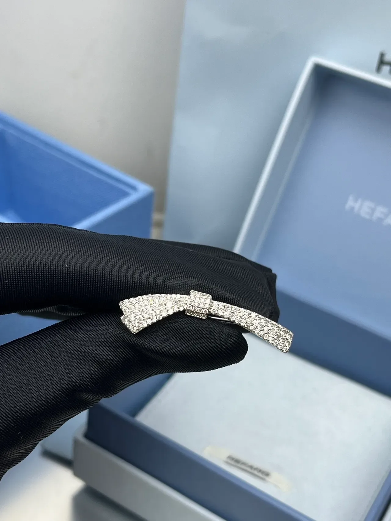 HEFANG Bow-Shaped Pavé-Crystal Silver-Tone Brooch 9