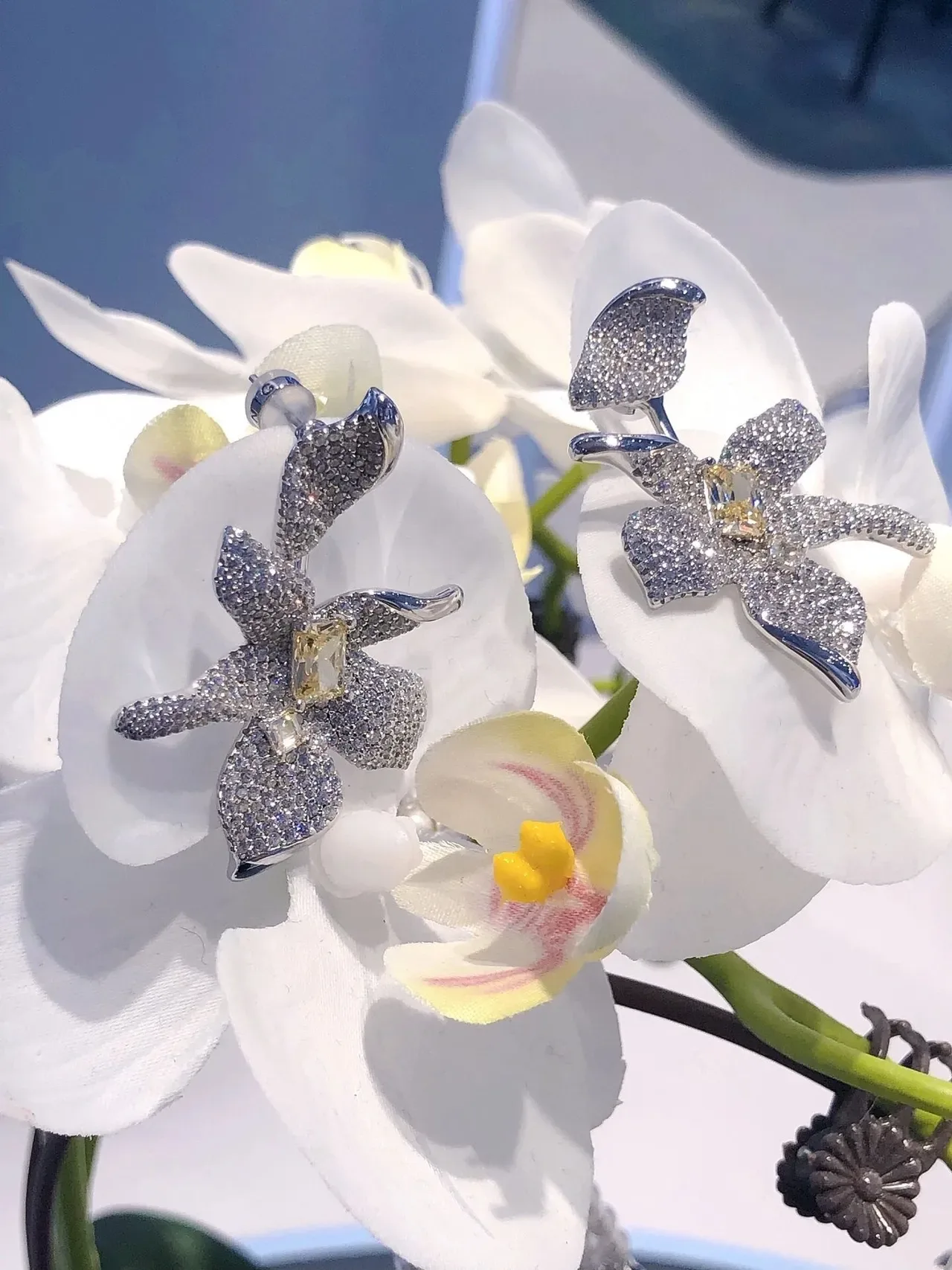 HEFANG Silver Yellow Floral Motif Textured Metallic Finish Earrings 5