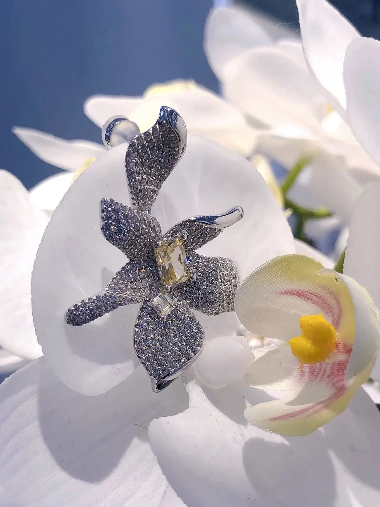 HEFANG Silver Yellow Floral Motif Textured Metallic Finish Earrings 6