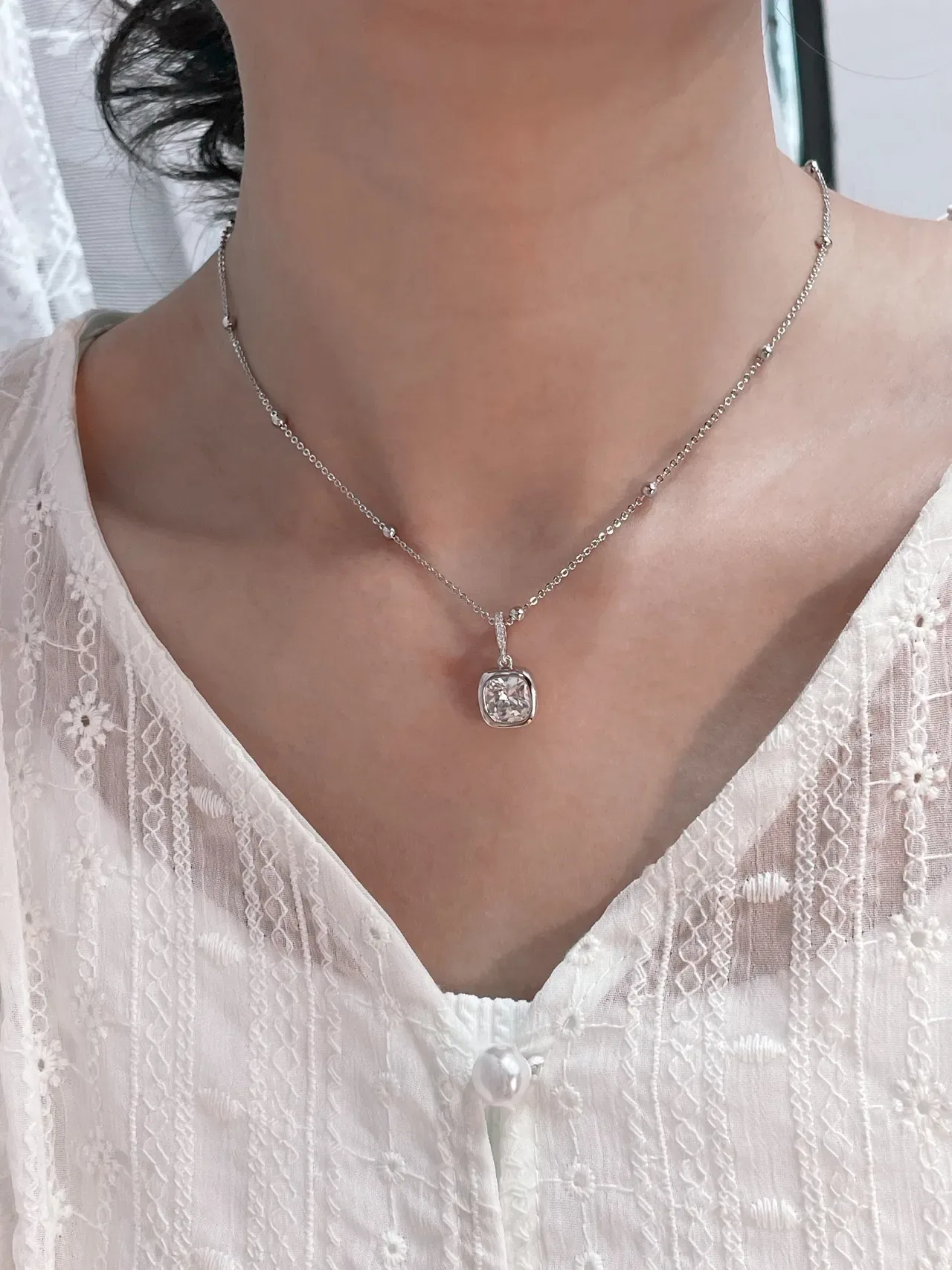 HERAND Cushion-Cut Bezel-Set Pendant Necklace 3