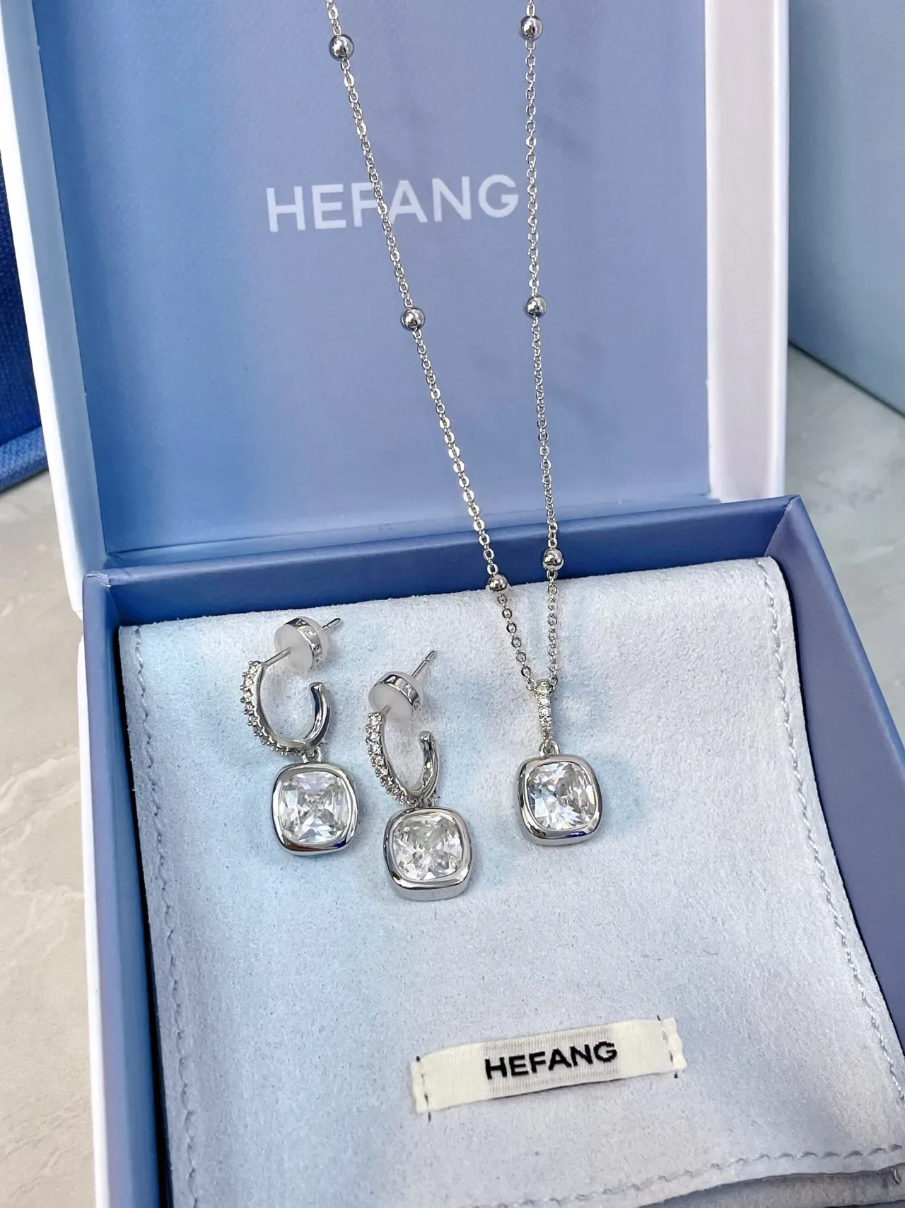 HERAND Cushion-Cut Bezel-Set Pendant Necklace 4