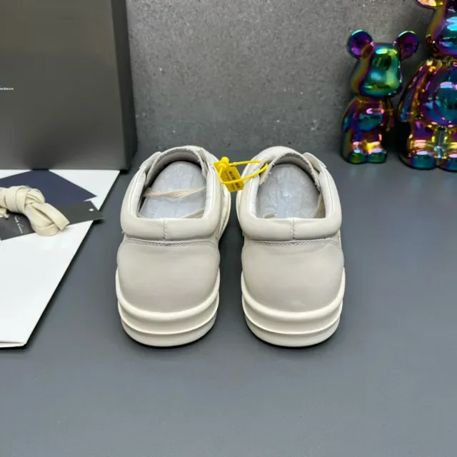 Off-White Leather-Suede Panelled Low-Top Lifestyle Sneakers 3