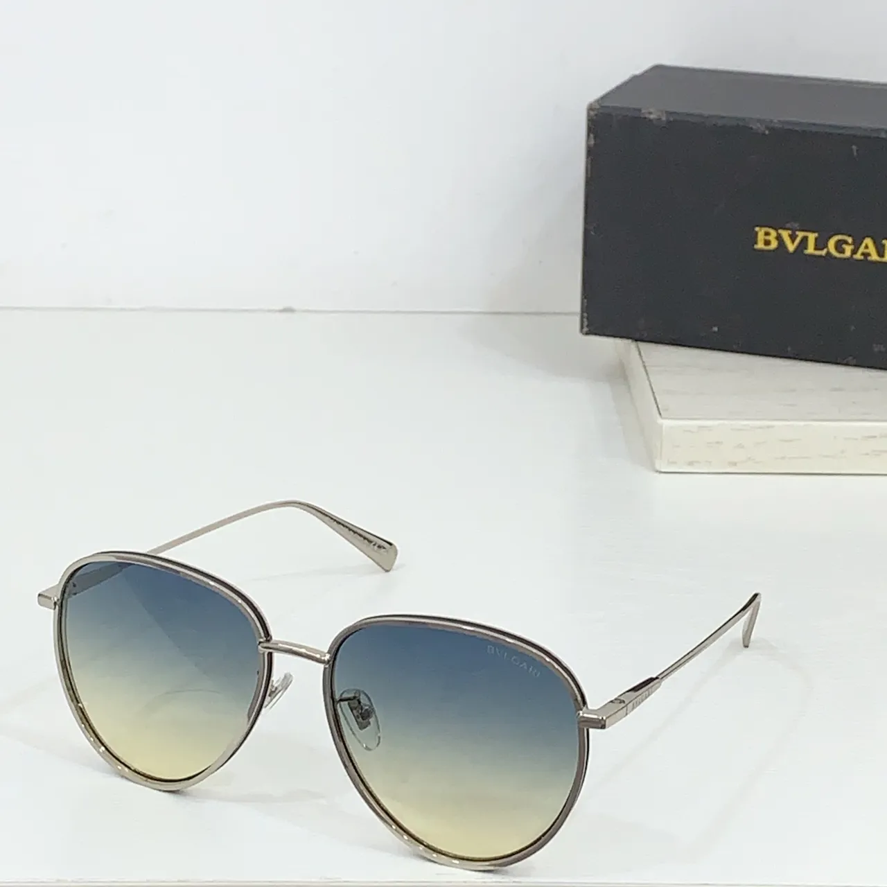 Oversized Aviator-Style Gold-Tone Gradient Brown Sunglasses 3
