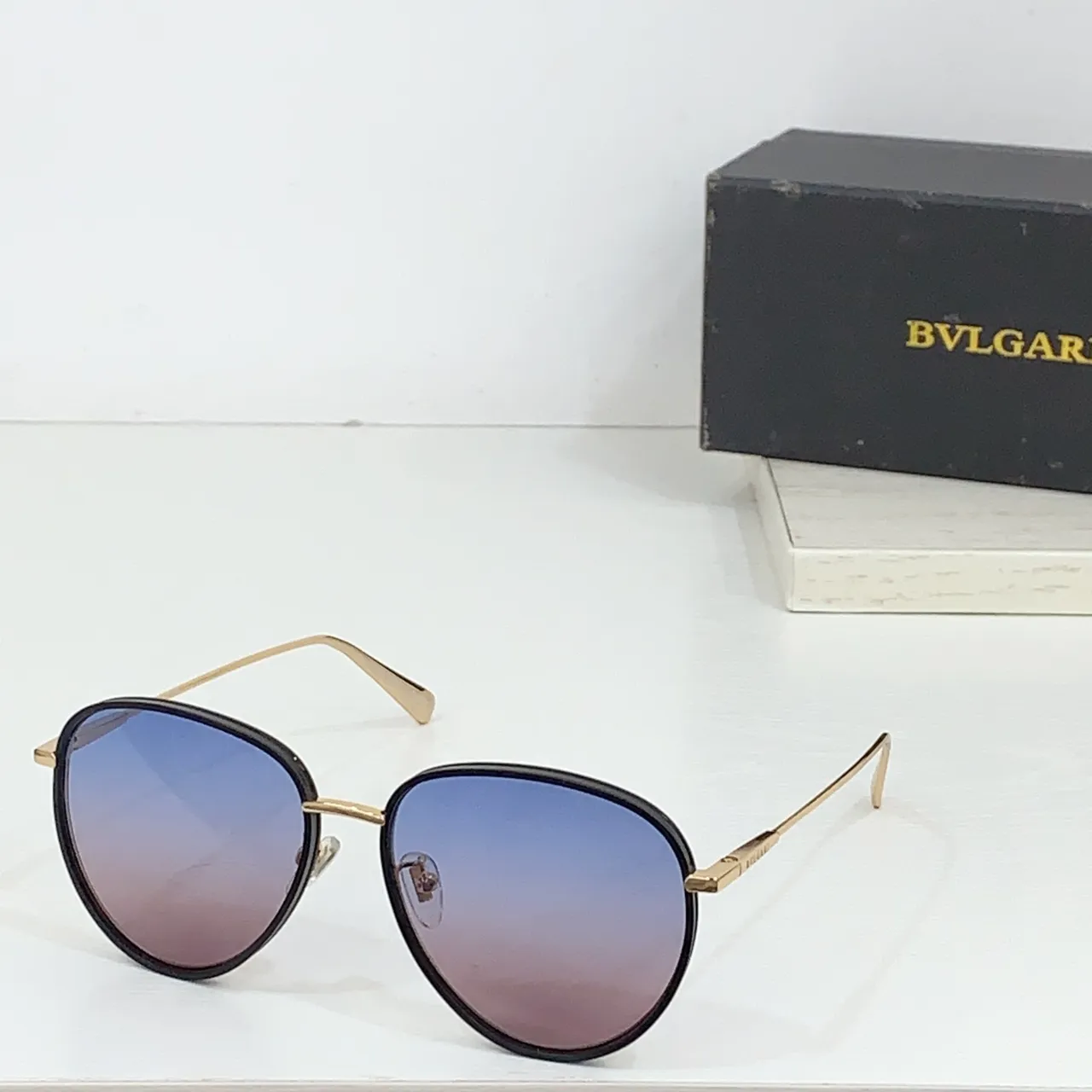 Oversized Aviator-Style Gold-Tone Gradient Brown Sunglasses 5