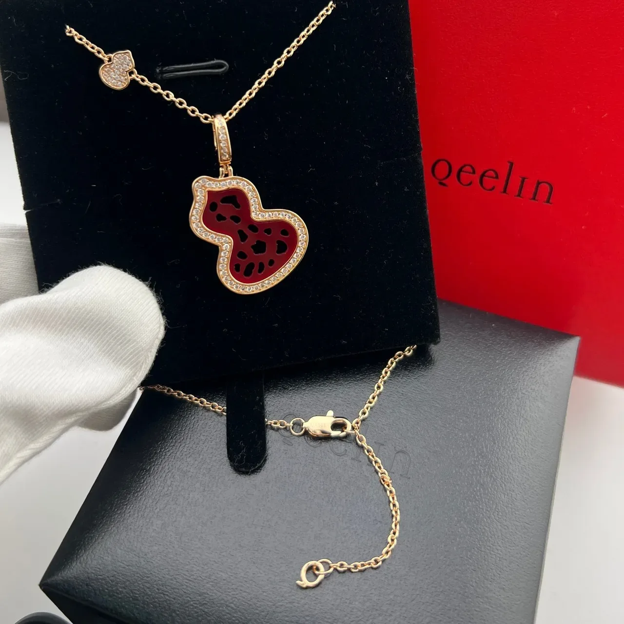 qeelin Gold Burgundy Gourd-Shaped Pavé-Diamond Border Earrings 7