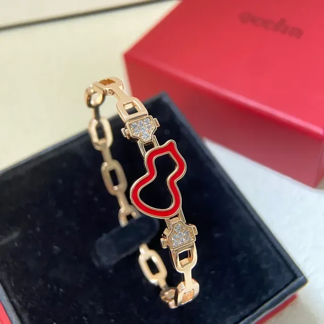 Qeelin Gold-Tone Enamel Heart Charm Bracelet 5