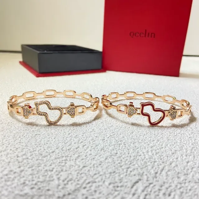 Qeelin Gold-Tone Enamel Heart Charm Bracelet 8