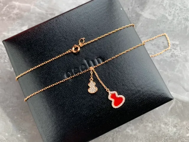 Qeelin Wulu Heart and Gourd قلادة مينا أحمر ذهبي 9