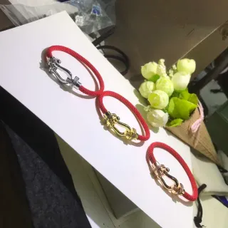 سوار حبل ملتوي أحمر مع إغلاق شيكل