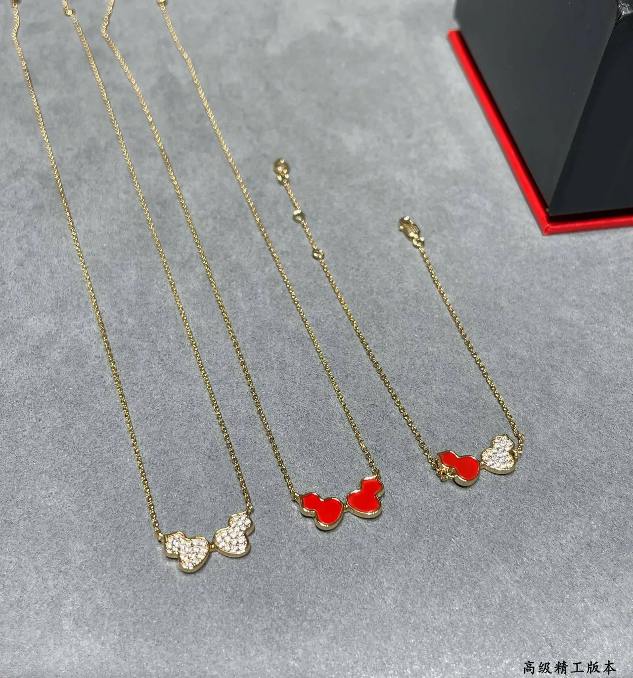 Red Gold Chain Enamel Double-Heart Pendant Necklace 3