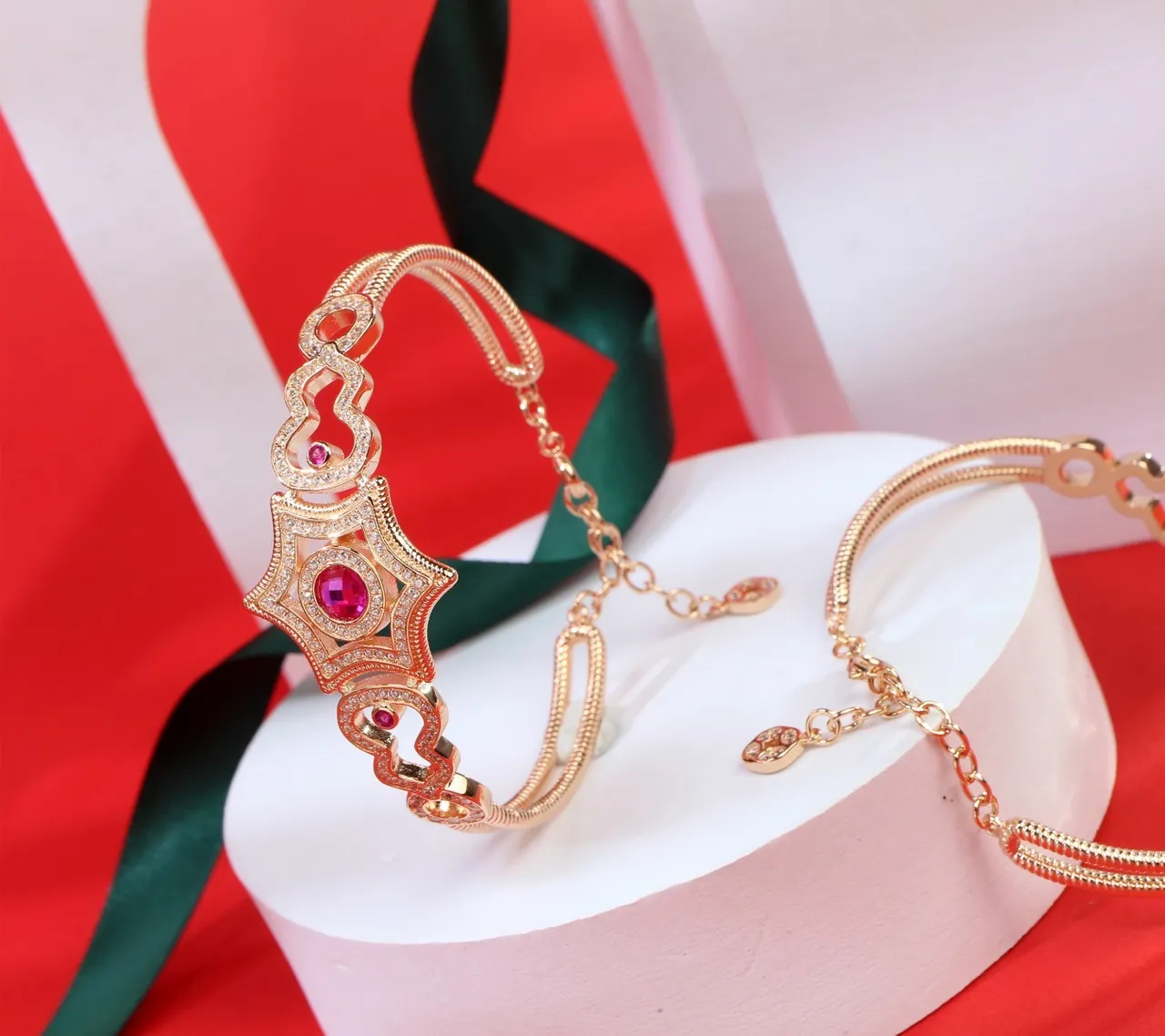 Red Gold Filigree Heart Motifs Bracelet 8