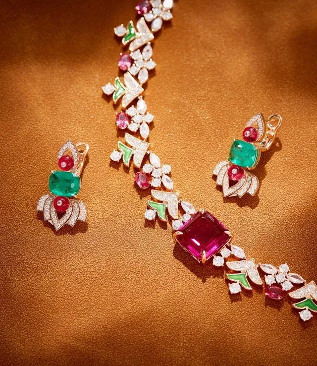 Red Green Floral Motif Enamel Accents Necklace 4