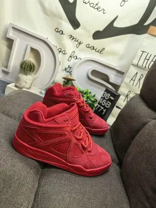 Red Monochromatic Low-Top Lifestyle Sneakers 9
