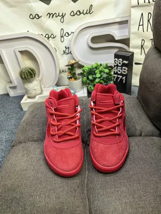 Red Monochromatic Low-Top Lifestyle Sneakers 10