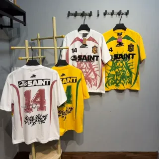 SAINT Lucha Por La Gloria Camiseta Gráfica
