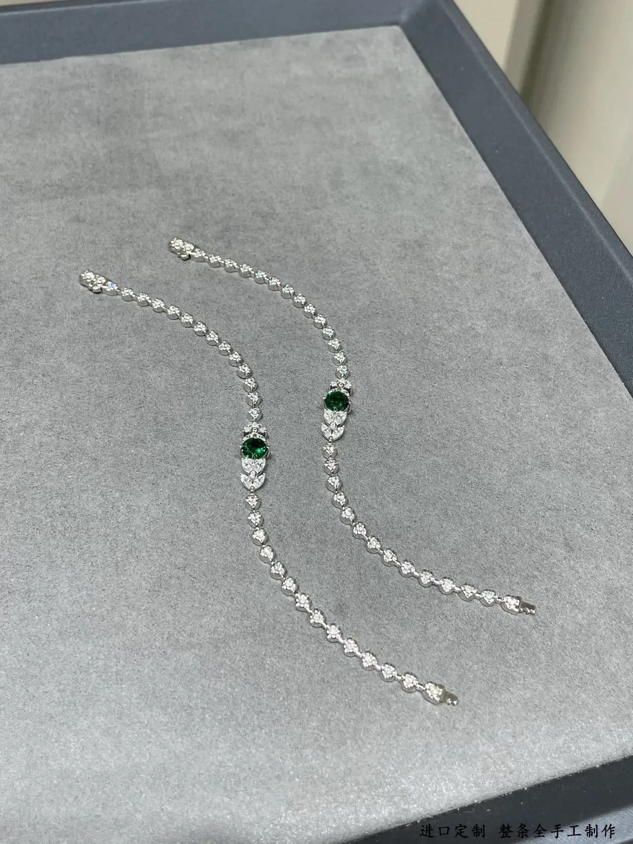 Silver Green Chain-Link Band Central Gemstone Bracelet 6