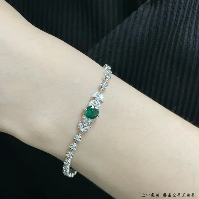 Silver Green Chain-Link Band Central Gemstone Bracelet 9