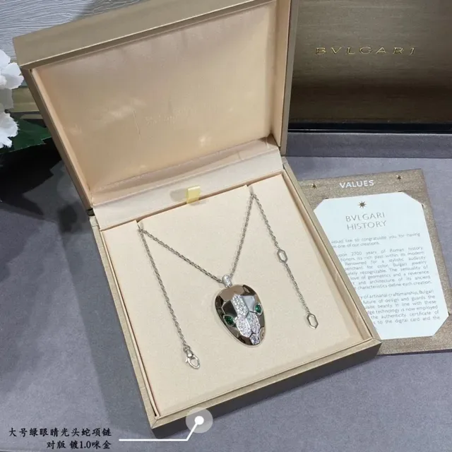 Silver Green Snake-Head Pendant Pavé-Set Stones Necklace 3