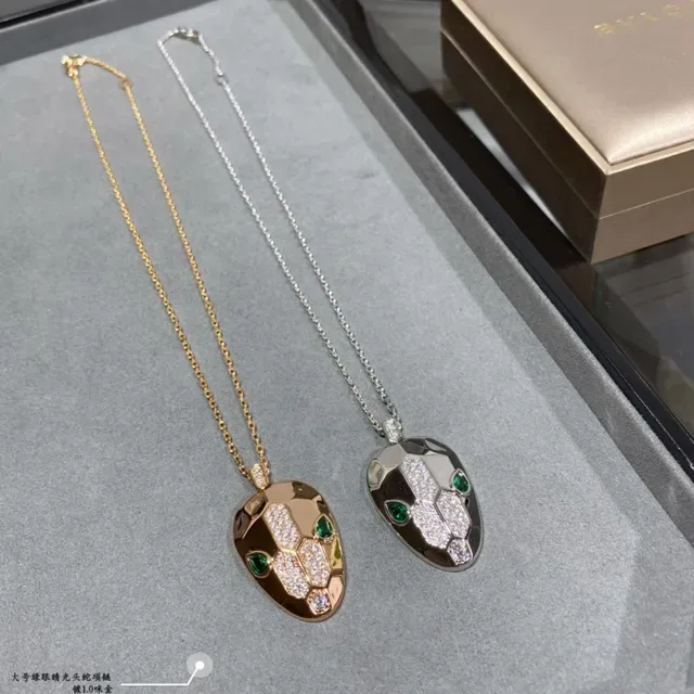 Silver Green Snake-Head Pendant Pavé-Set Stones Necklace 8