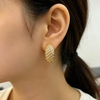 सिल्वर-टोन और गोल्ड-टोन पावे रिब्ड हूप इयररिंग्स