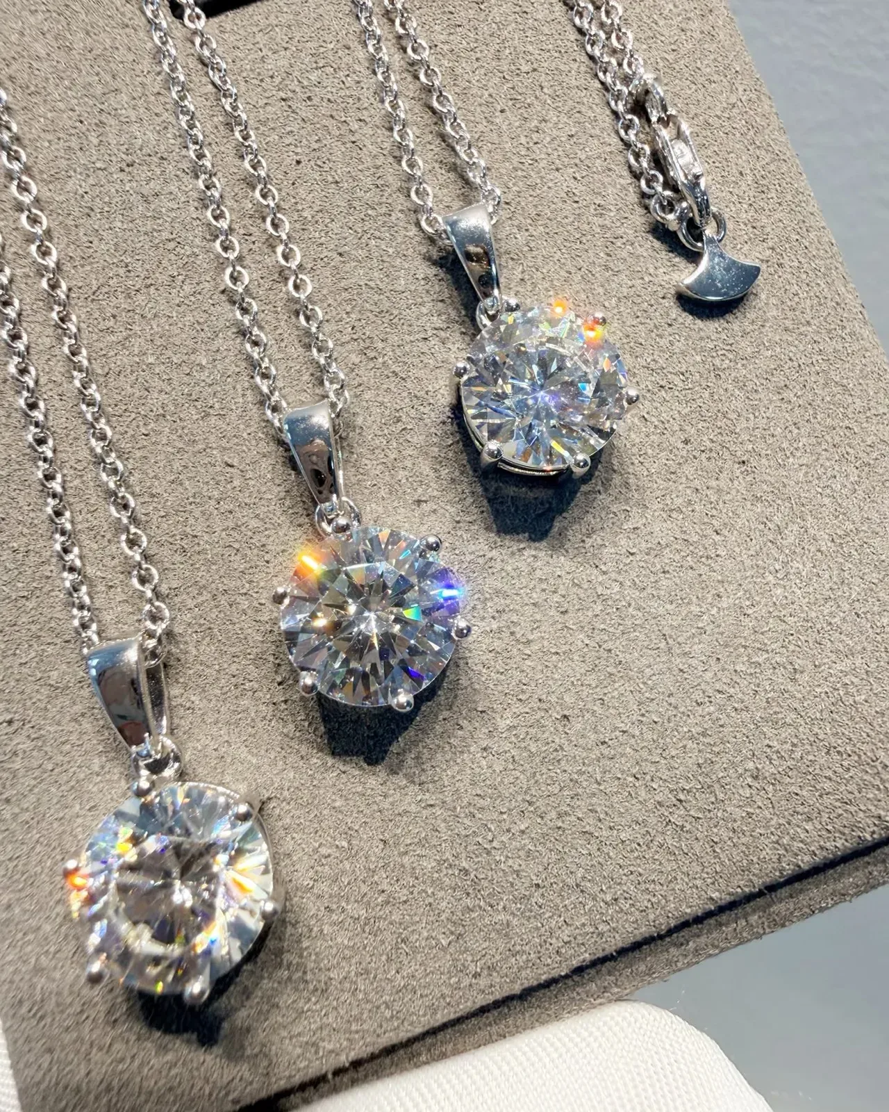 Silver-Tone Round Solitaire Pendant Necklaces 9