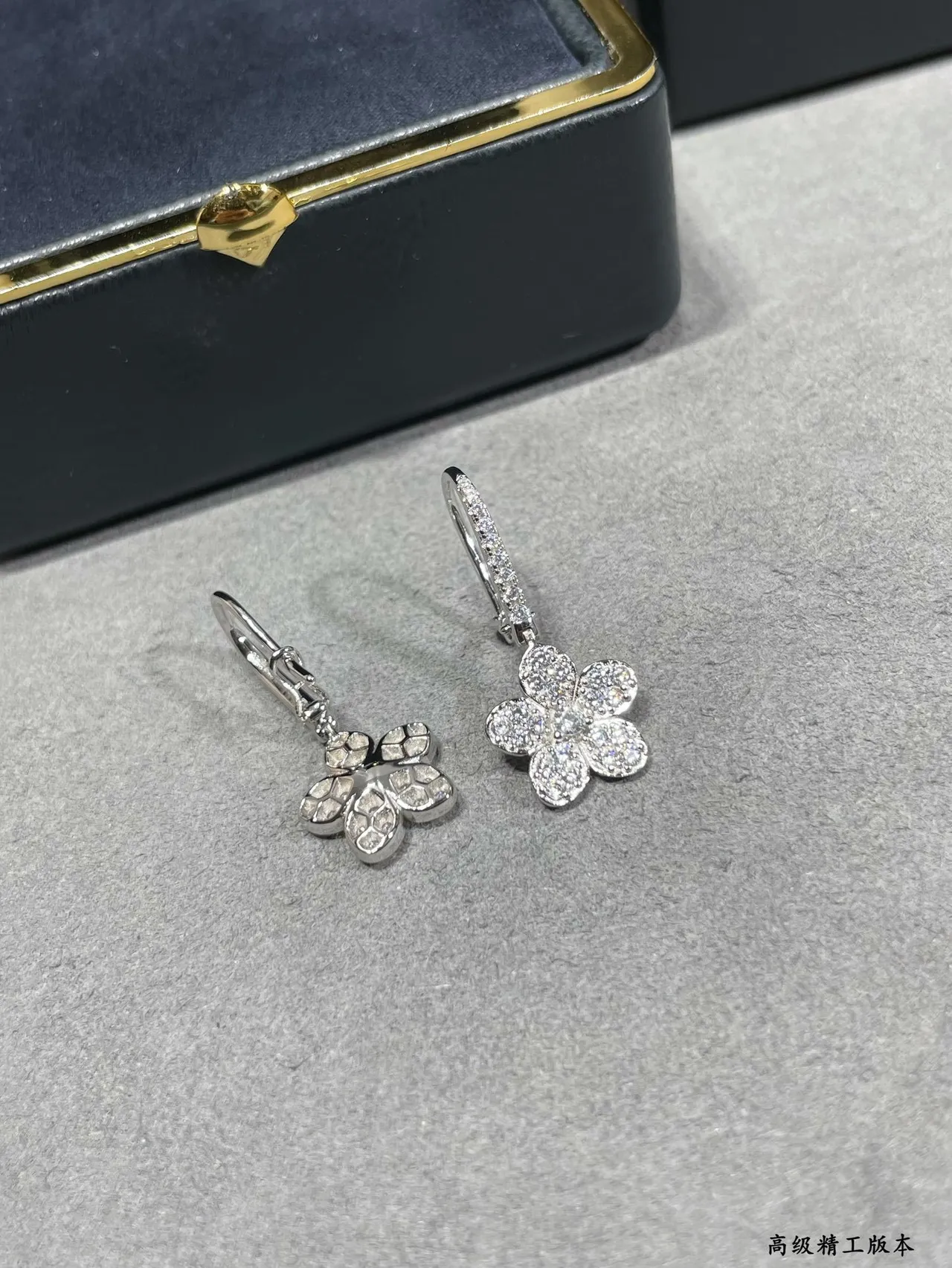 Silver Transparent Pavé-Set Floral Motif Metal Necklace 5
