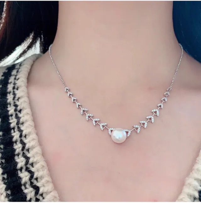 Silver White Leaf-Motif Chain Central Pearl Necklace 7
