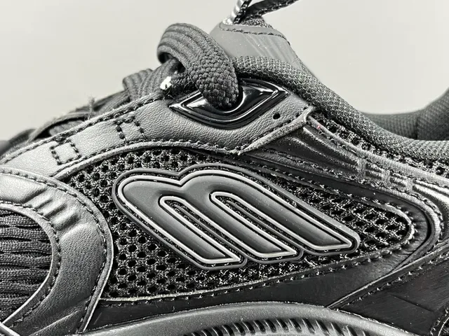 Skechers أحذية رياضية سوداء monochrome oversized كعب موجي chunky 8
