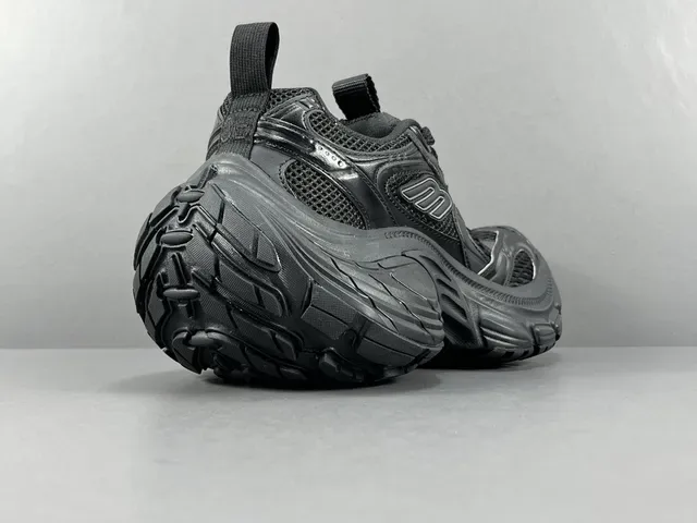 Skechers أحذية رياضية سوداء monochrome oversized كعب موجي chunky 14