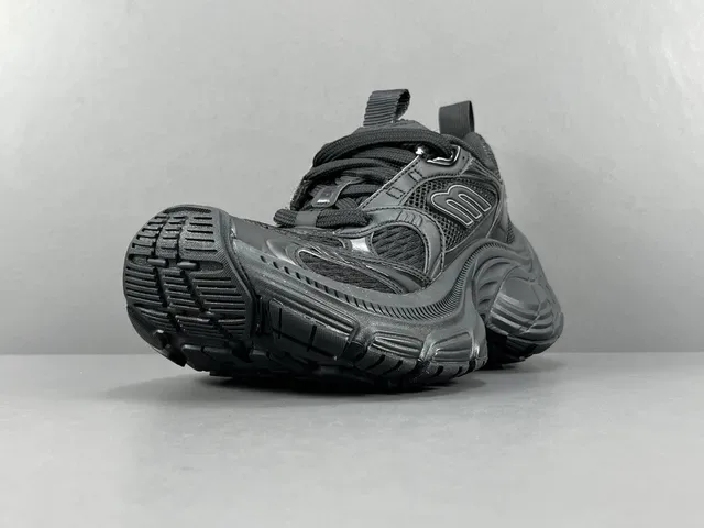 Skechers أحذية رياضية سوداء monochrome oversized كعب موجي chunky 15