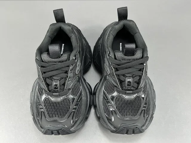 Skechers أحذية رياضية سوداء monochrome oversized كعب موجي chunky 16