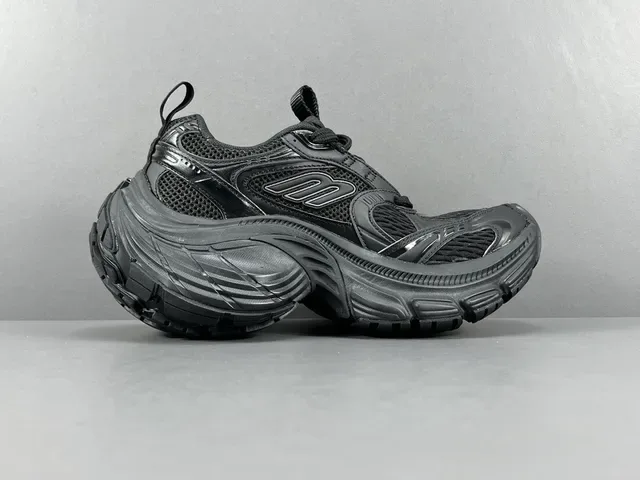 Skechers أحذية رياضية سوداء monochrome oversized كعب موجي chunky 18