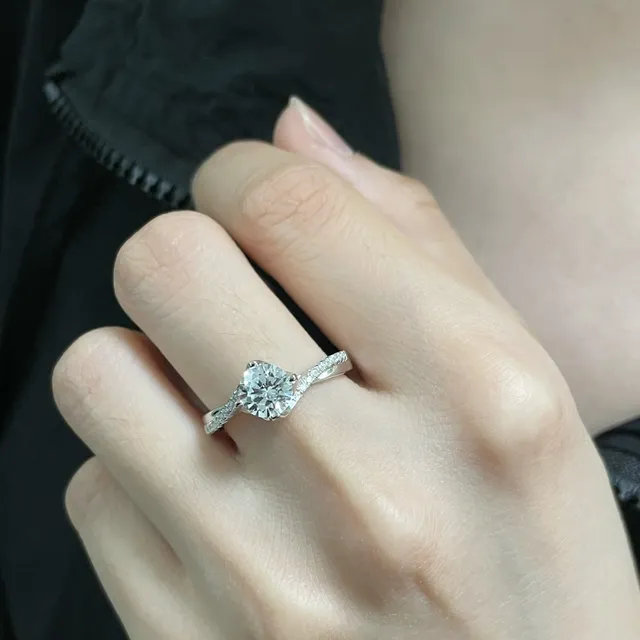 Solitaire Round Brilliant Pavé Shoulder Twist Shank Ring 8