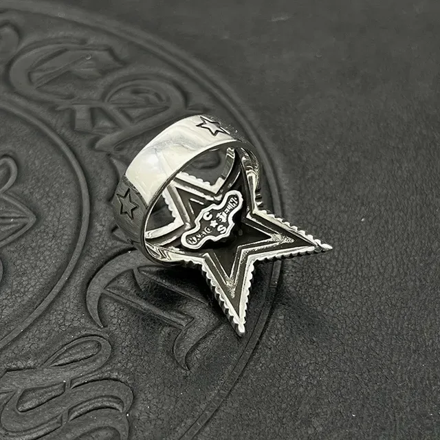 Star-Shaped Engraved Two-Tone Metallic Ring 3