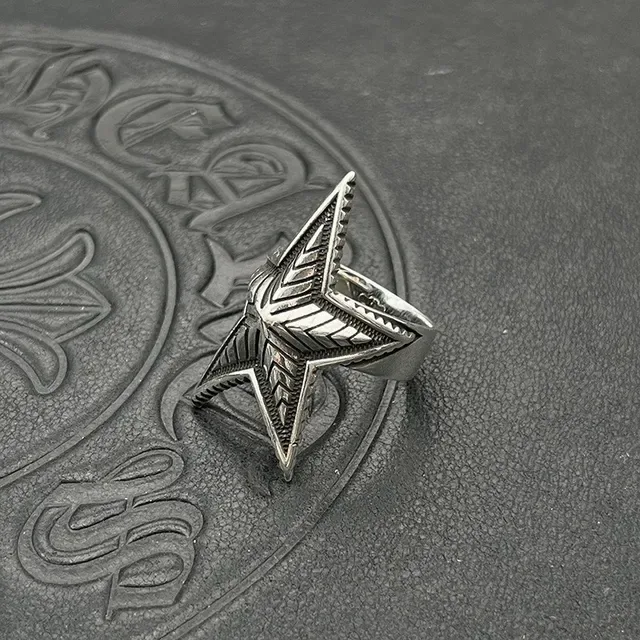 Star-Shaped Engraved Two-Tone Metallic Ring 6