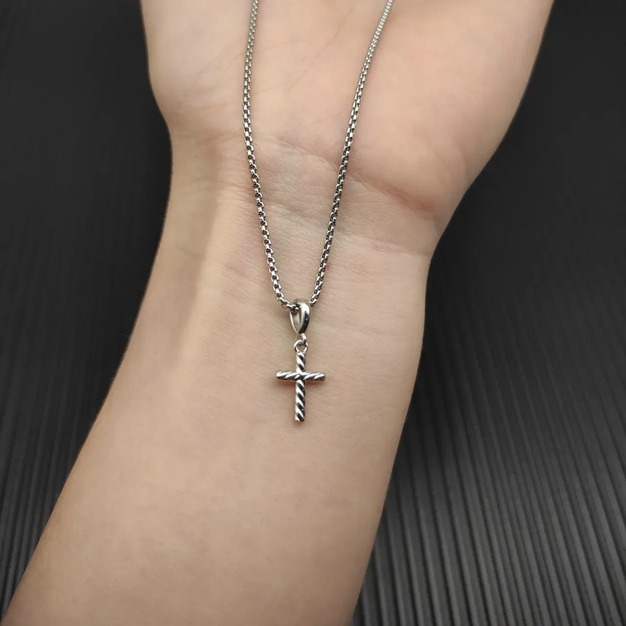 Twisted Rope Cross Pendant Necklace 9