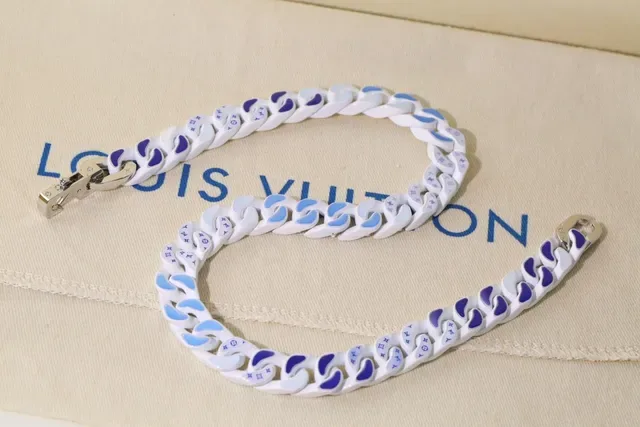White and Blue Two-Tone Curb-Link Chain Necklace 4