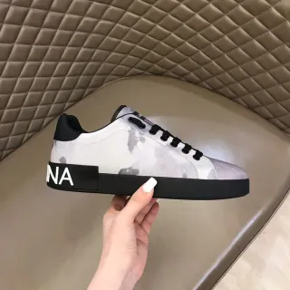 Tênis lifestyle de plataforma com estampa de mármore branco e cinza