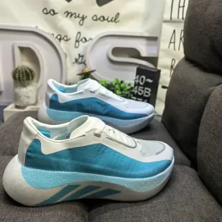 Tênis lifestyle de cor branca e turquesa color block low top