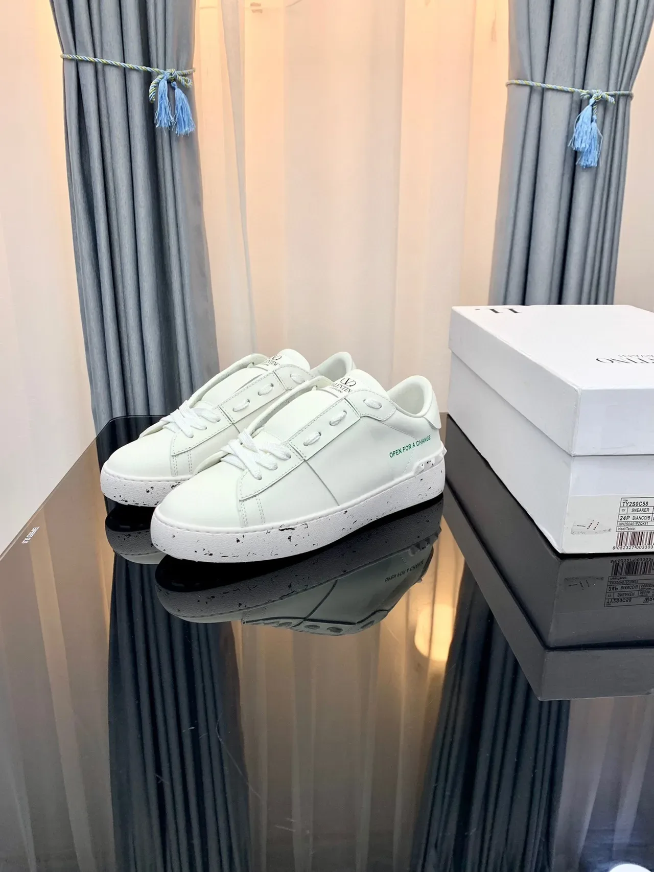 White Green Low-Top Leather-Like Upper Sneakers 4