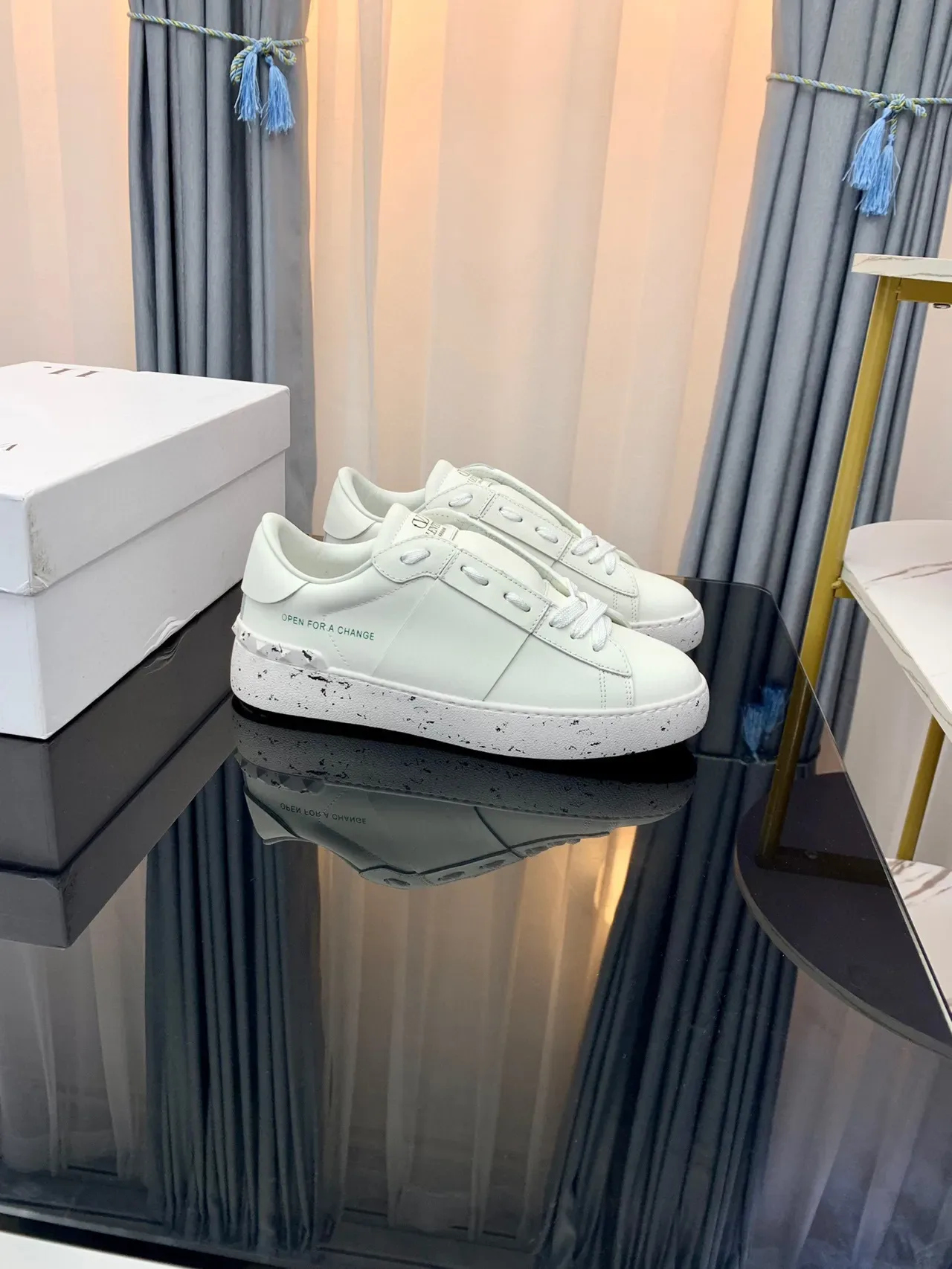 White Green Low-Top Leather-Like Upper Sneakers 8