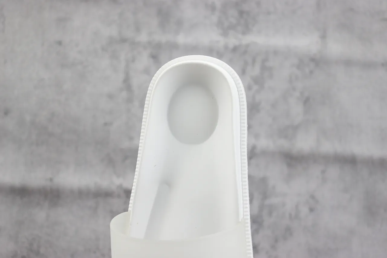 White Molded Single-Strap Slide Slipper 4