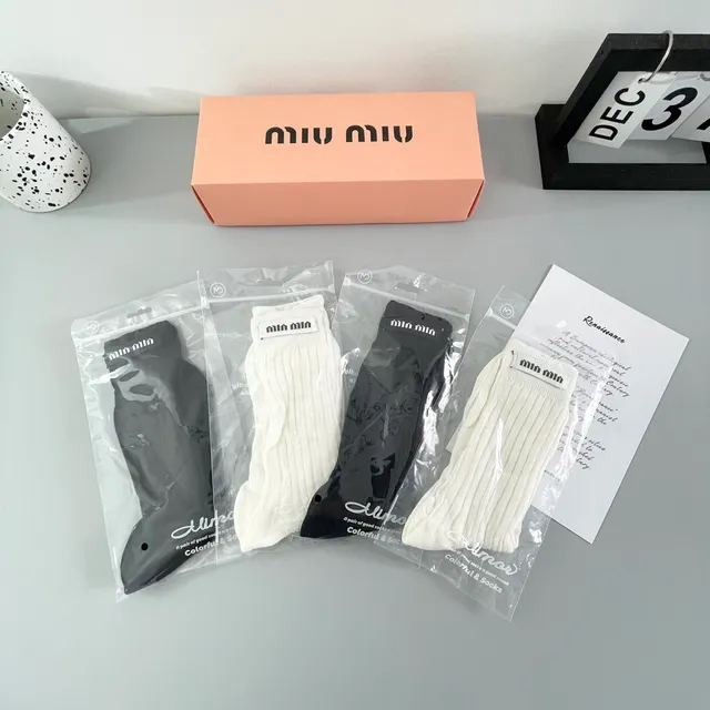 白色针织透视网状纹理袜子 8