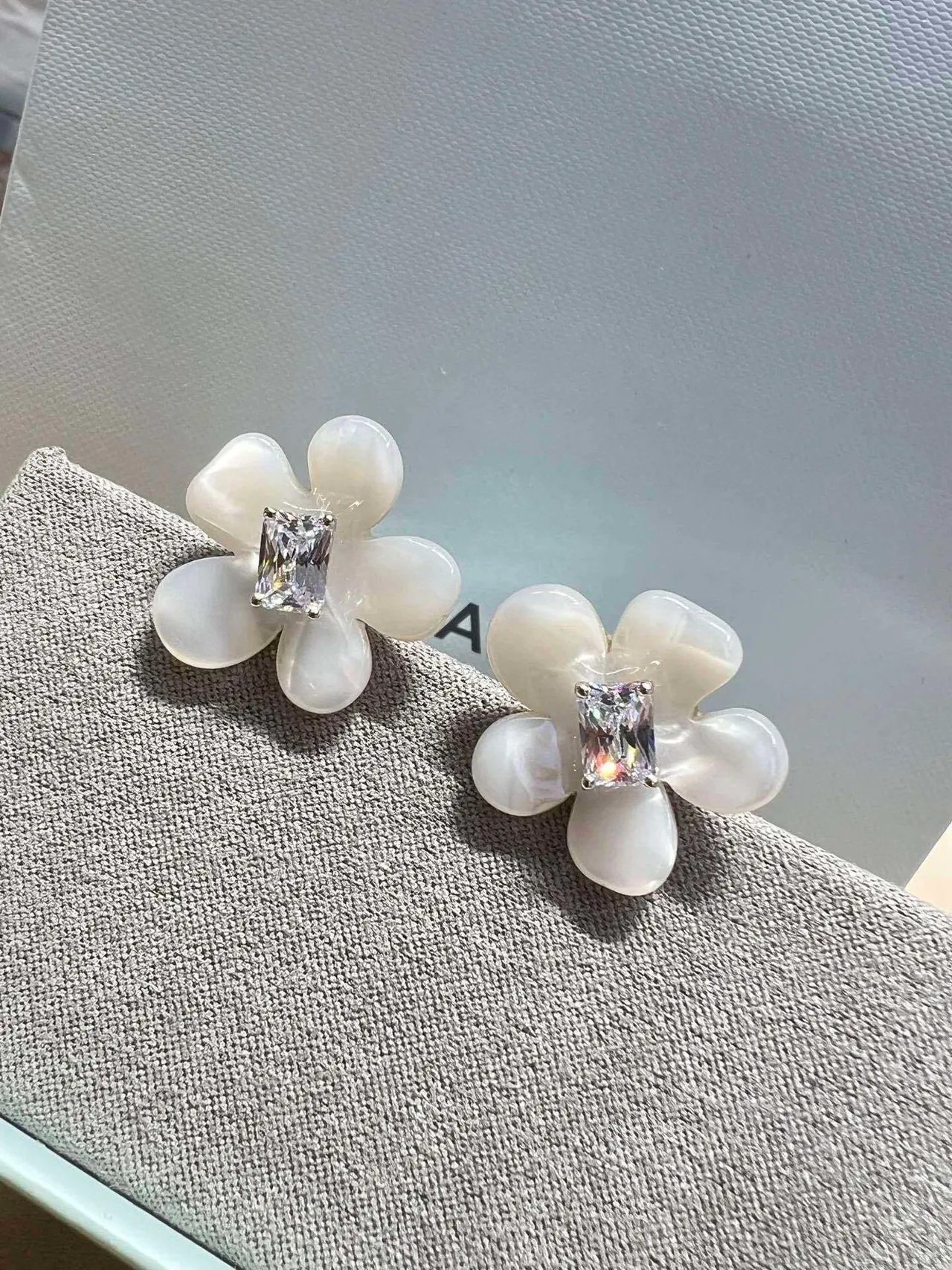 White Transparent Flower-Shaped Pearlescent Petals Earrings 8
