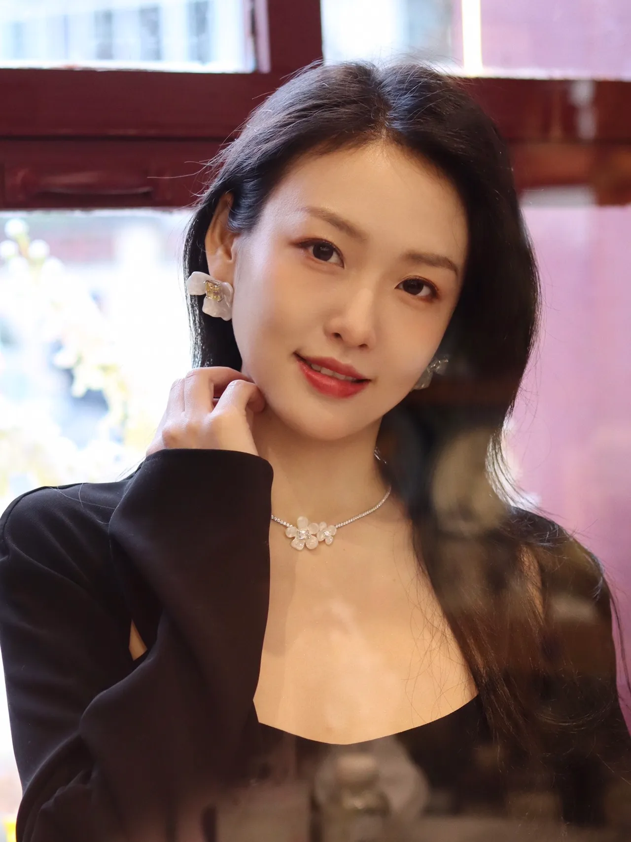 White Transparent Flower-Shaped Pearlescent Petals Earrings 3