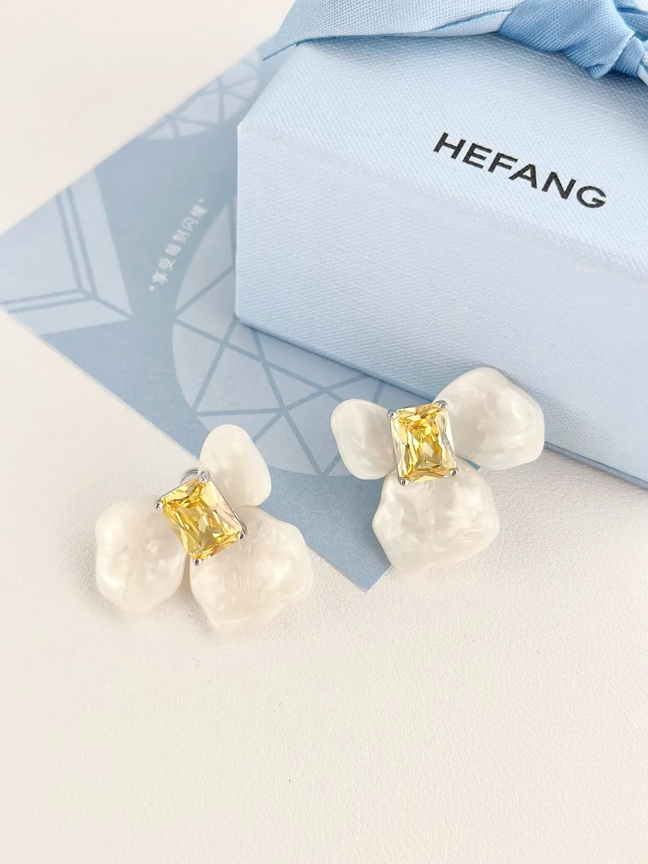 White Transparent Flower-Shaped Pearlescent Petals Earrings 5