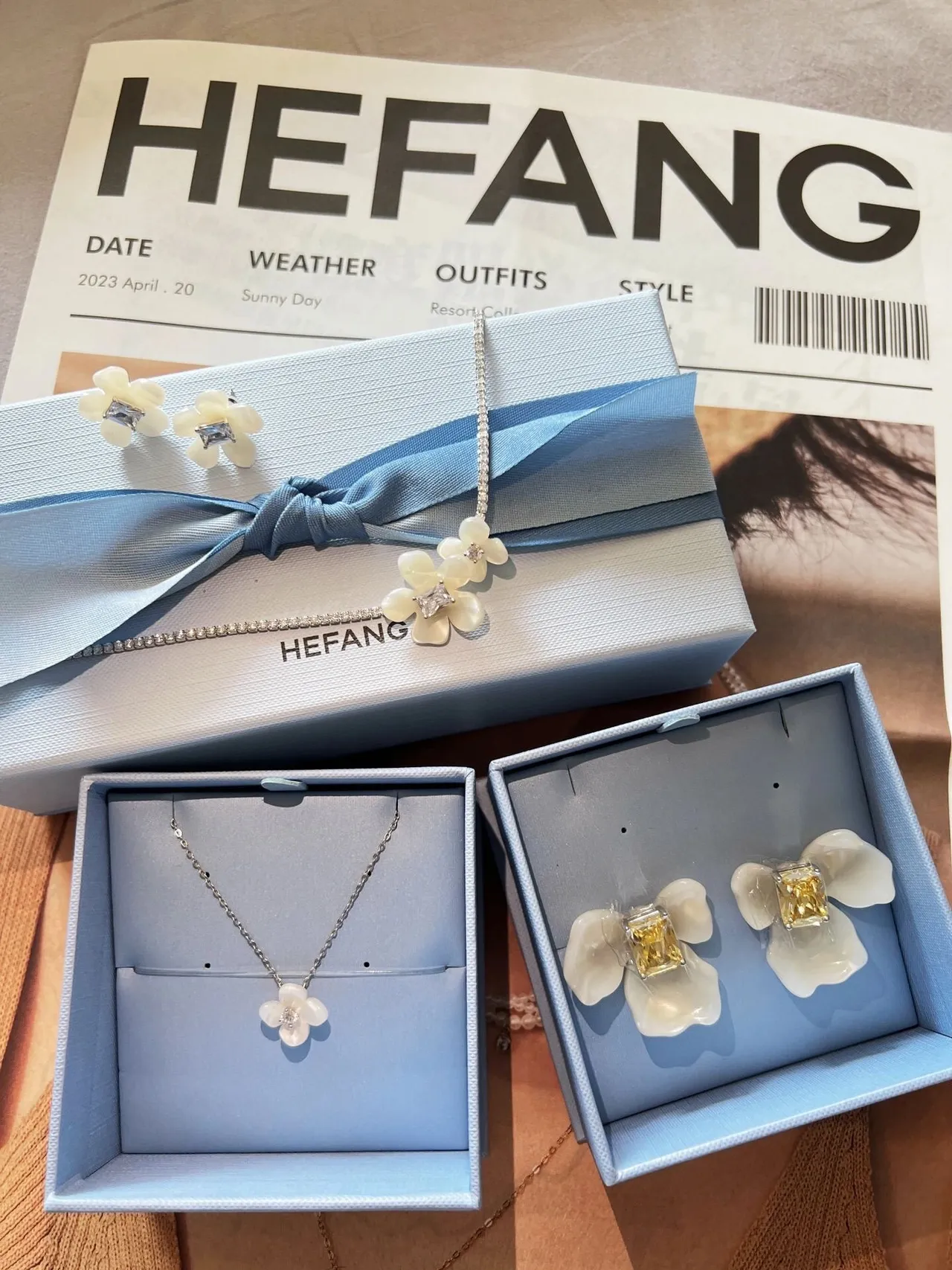 White Transparent Flower-Shaped Pearlescent Petals Earrings 6