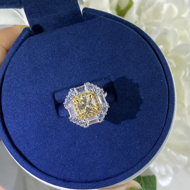 Yellow Silver Cushion-Cut Central Stone Halo Setting Necklace 3