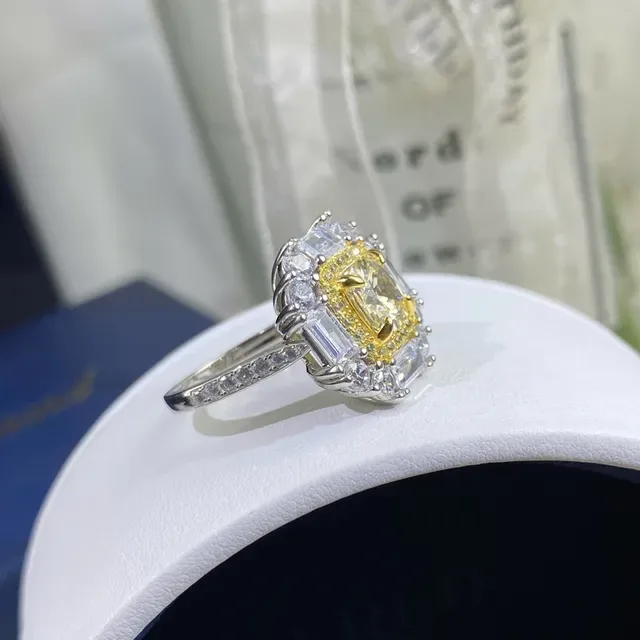 Yellow Silver Cushion-Cut Central Stone Halo Setting Necklace 6
